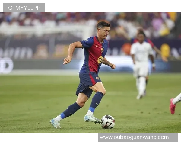 莱万状态火热欧冠赛场10场打入12球领跑射手榜 莱万状态火热欧冠赛场10场打入12球领跑射手榜